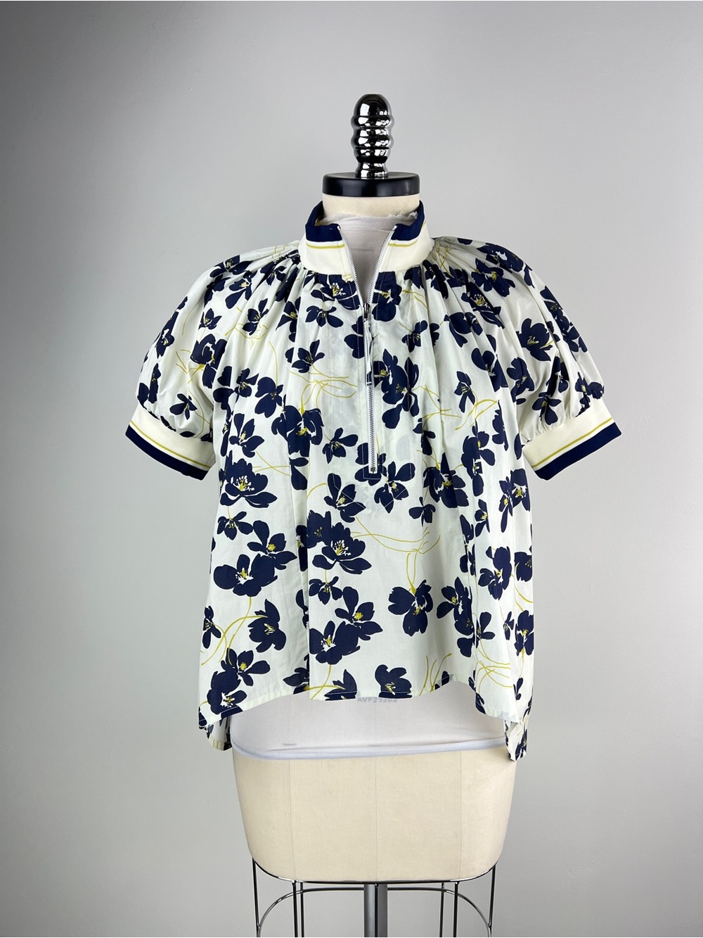 💚 3846. Navy Floral Puff-Sleeve Blouse